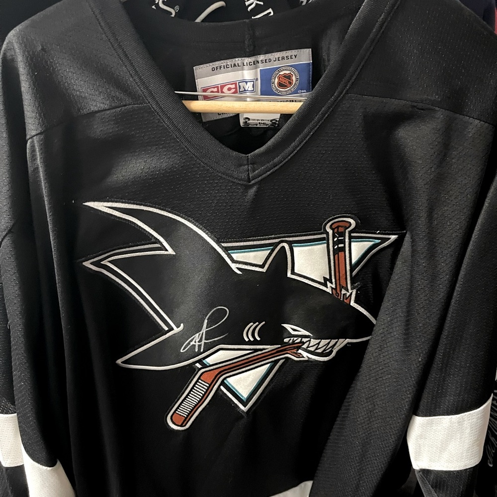 Signed Mike Ricci - San Jose Sharks Jersey with paperwork.